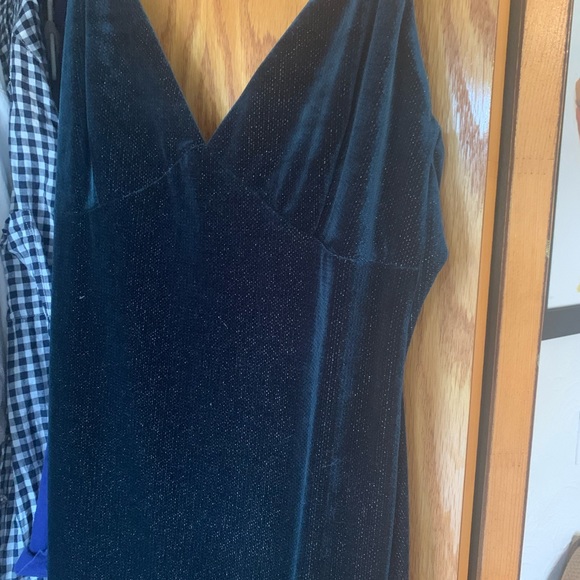 Lovers and Friends Rebel slip dress dark green velvet - Picture 3 of 9